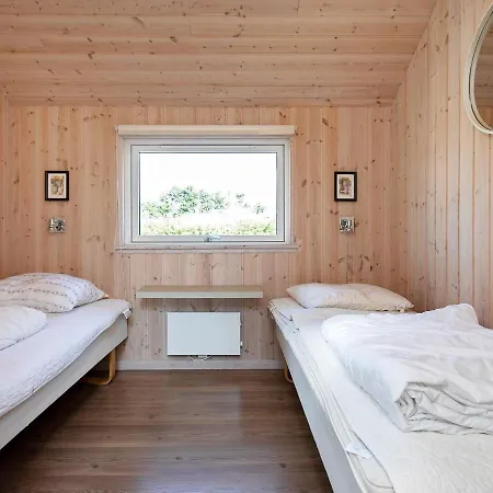 12 Person In Idestrup Feriehus Bøtø By