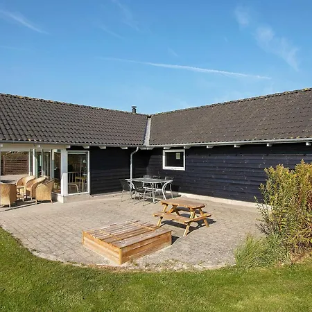 12 Person In Idestrup-by Traum