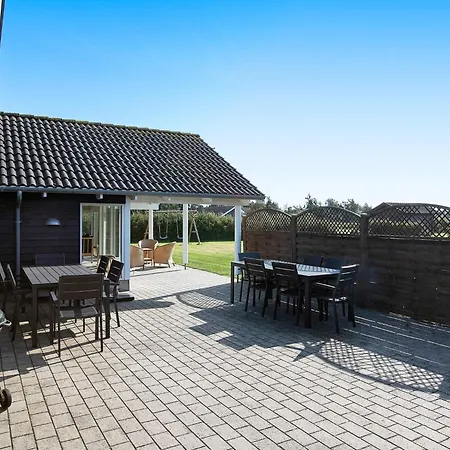 12 Person In Idestrup-by Traum *